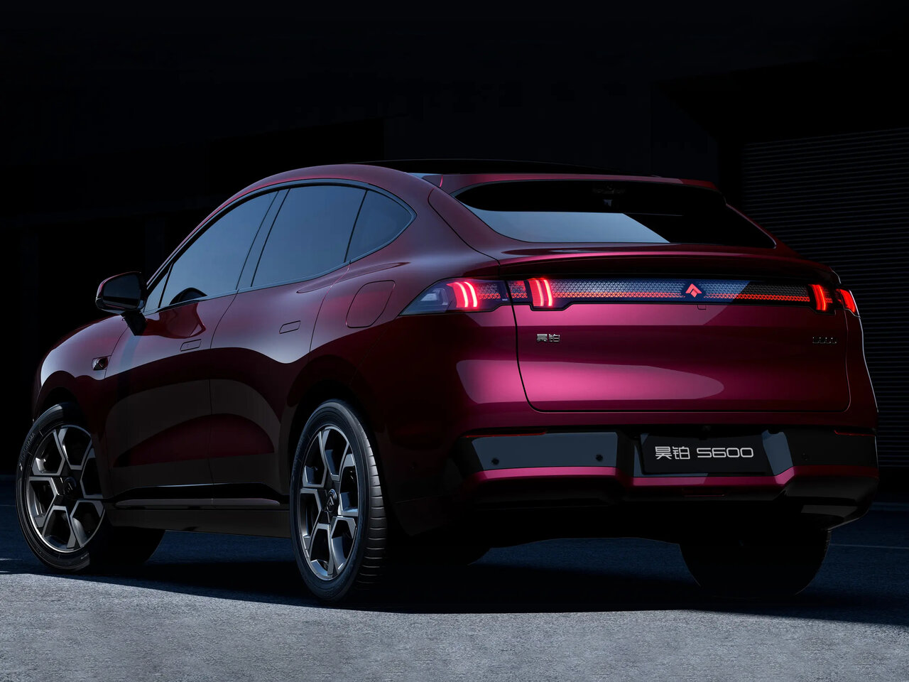 Aion Hyptec S600 Внедорожник 5 дв.