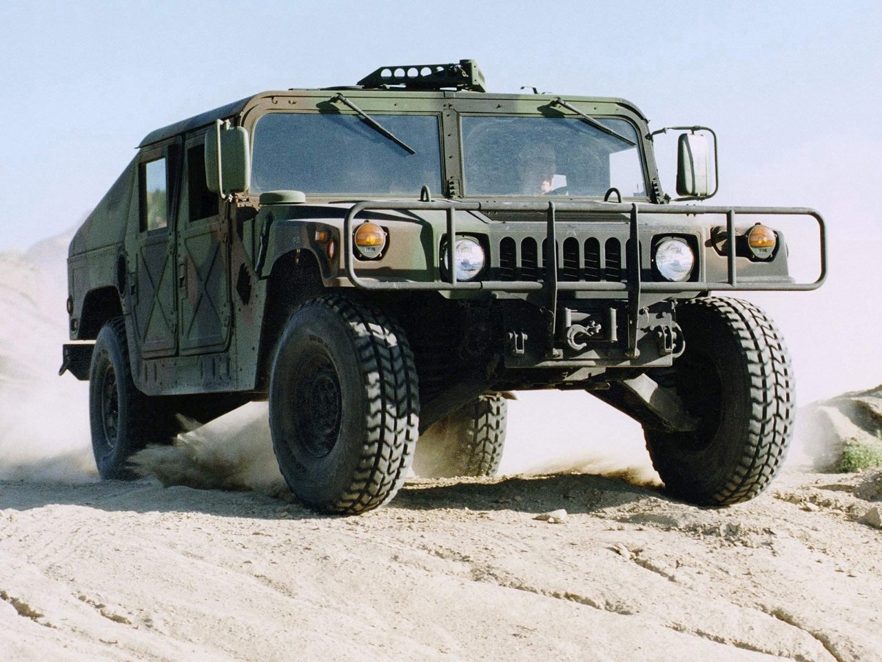 AM General HMMWV (Humvee) Внедорожник 5 дв.