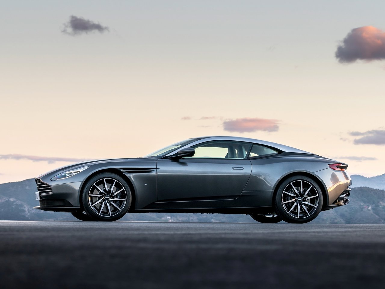 Aston Martin DB11 I