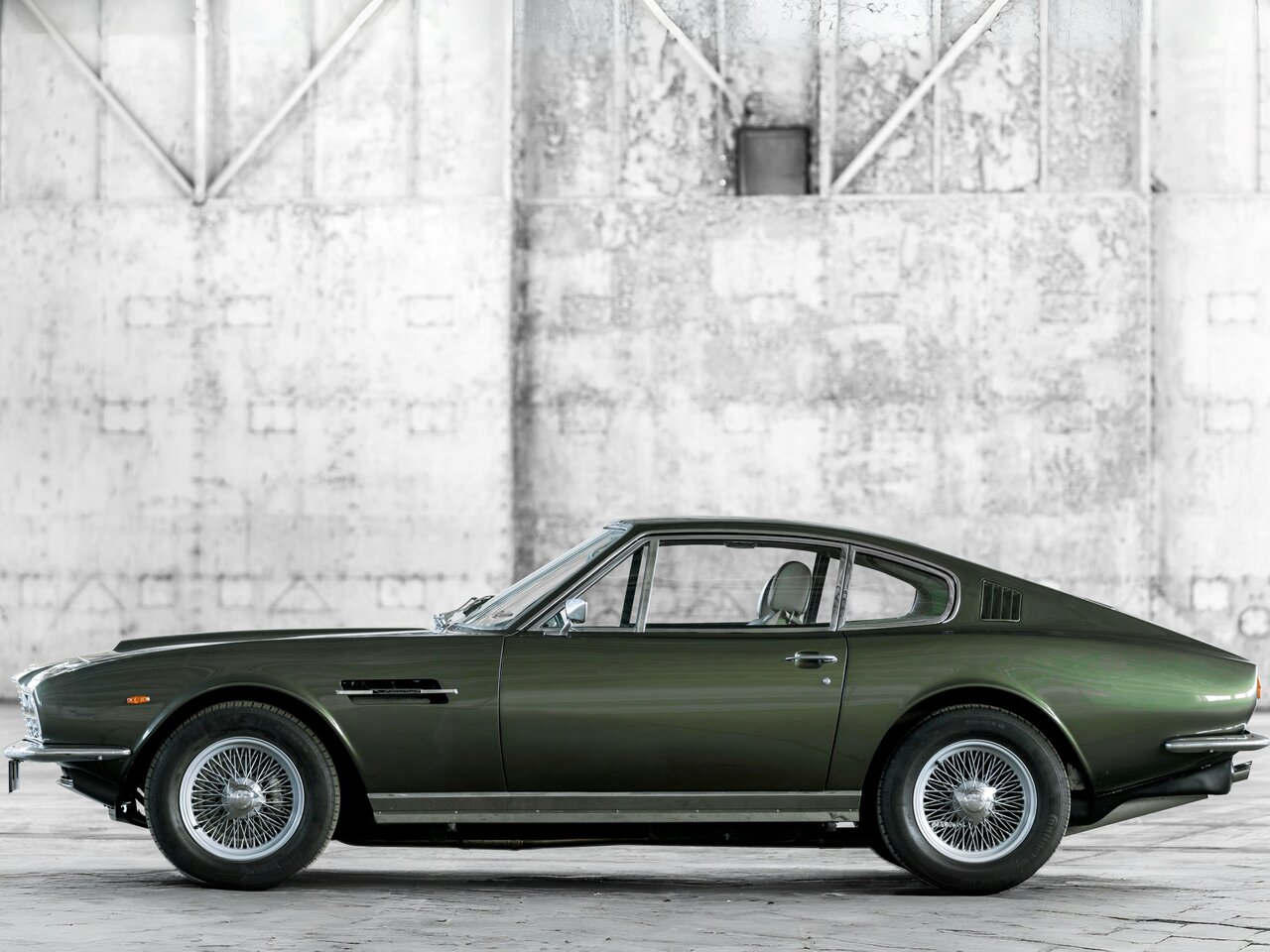 Aston Martin DBS I