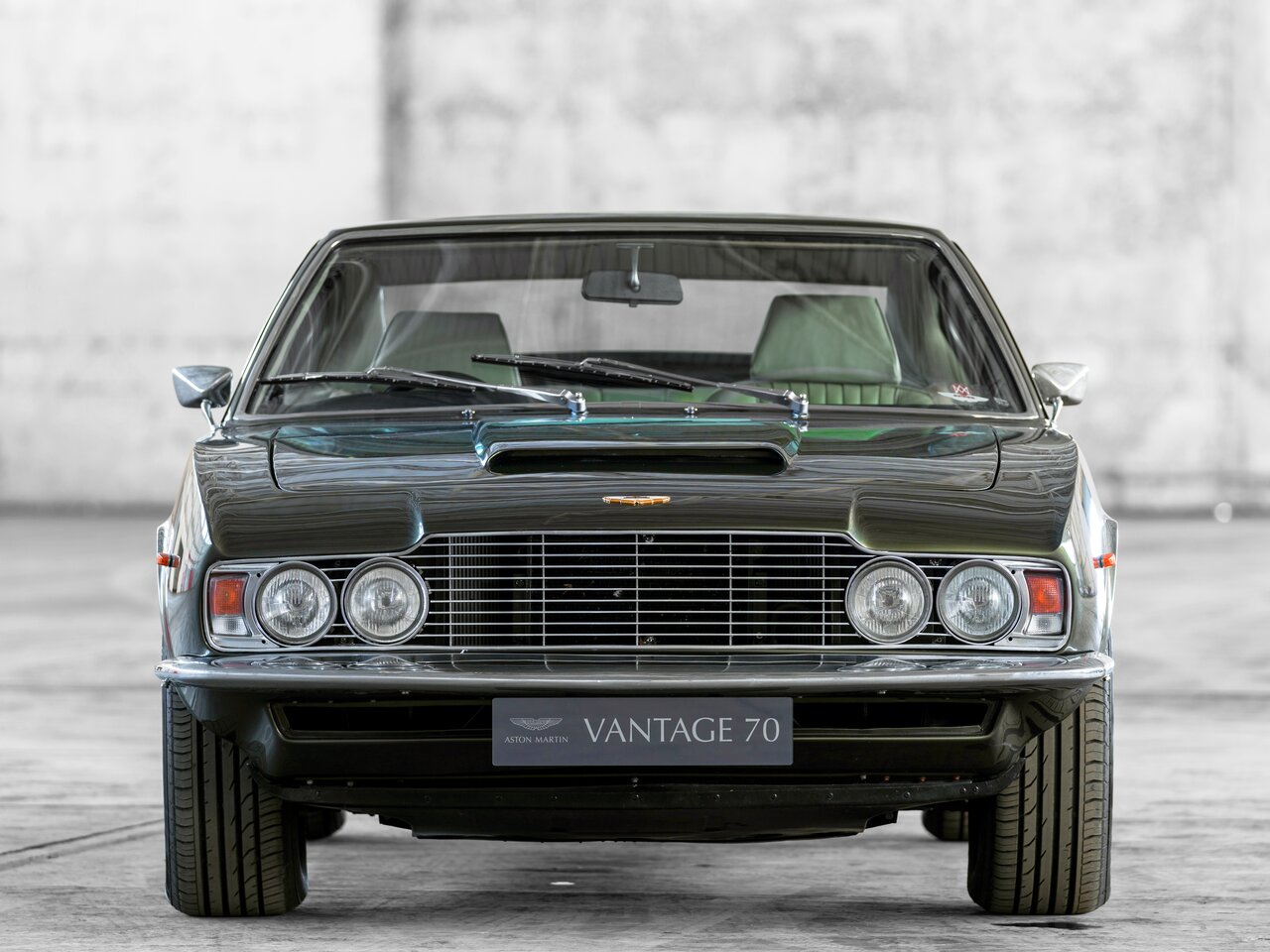 Aston Martin DBS I