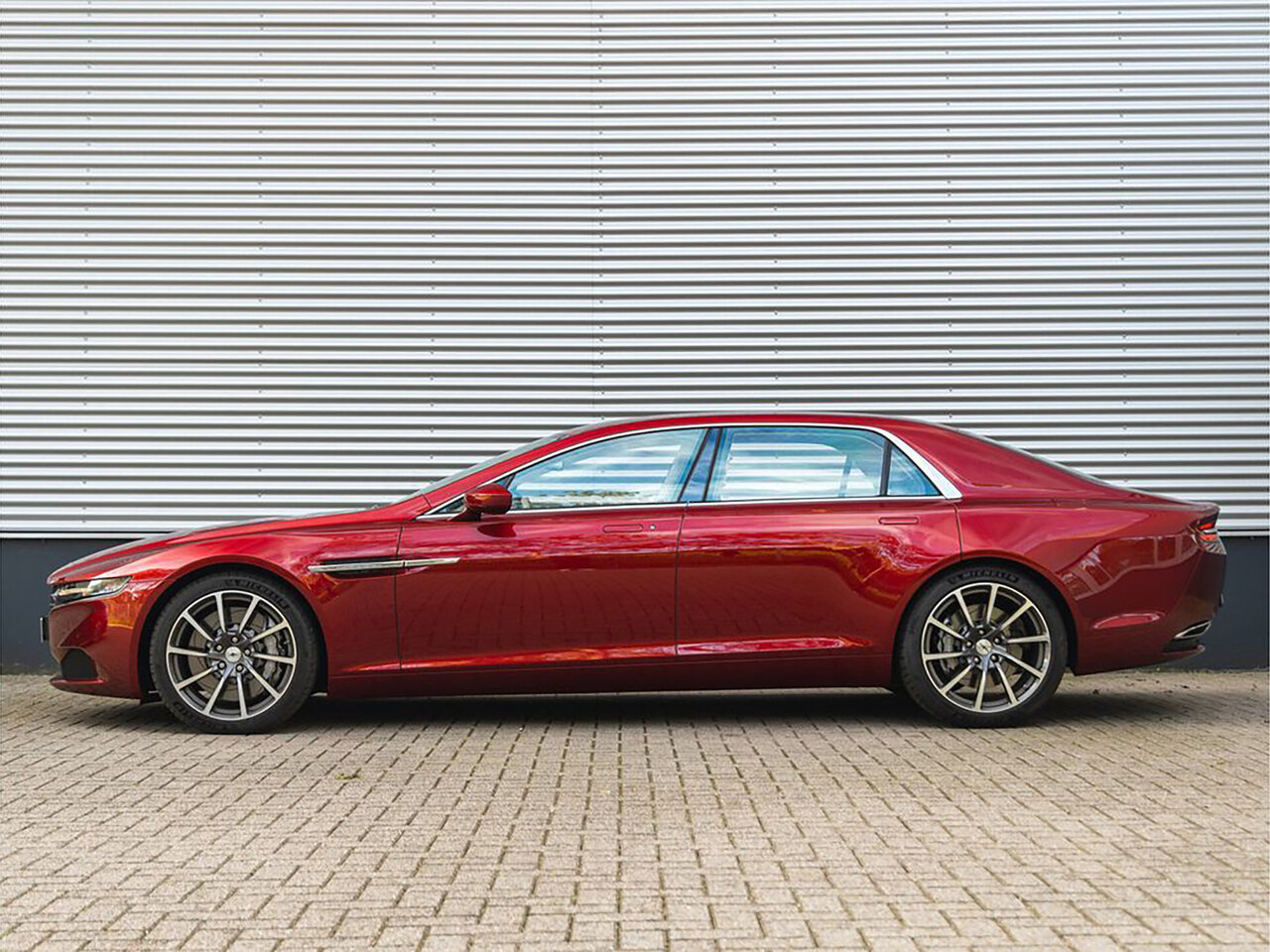 Aston Martin Lagonda Taraf Седан