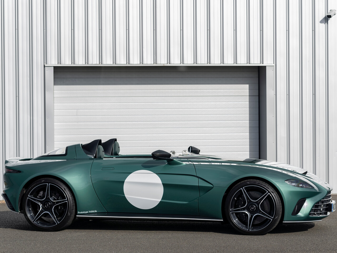 Aston Martin V12 Speedster Спидстер