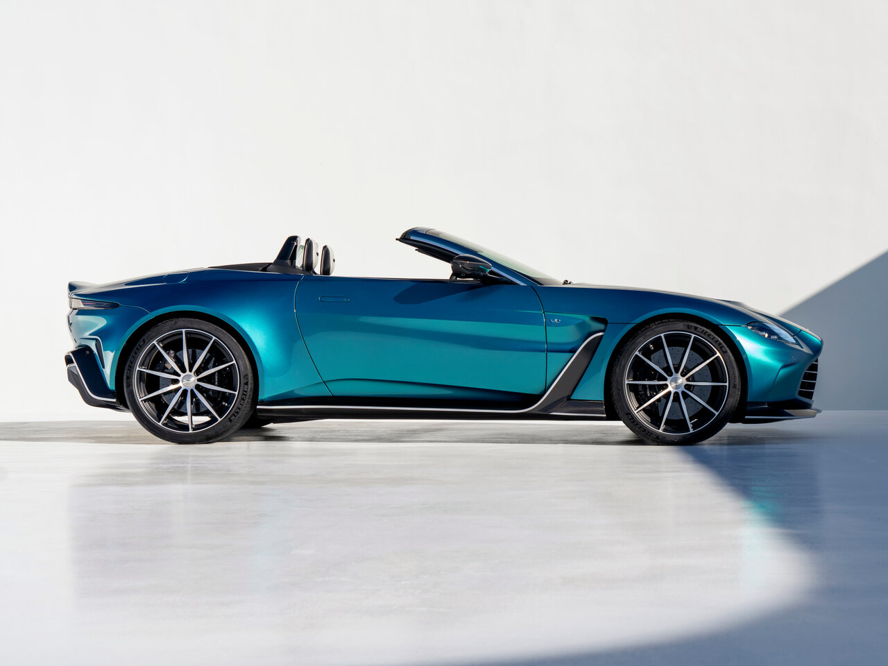 Aston Martin V12 Vantage