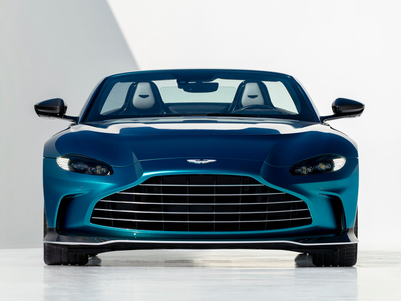 Aston Martin V12 Vantage