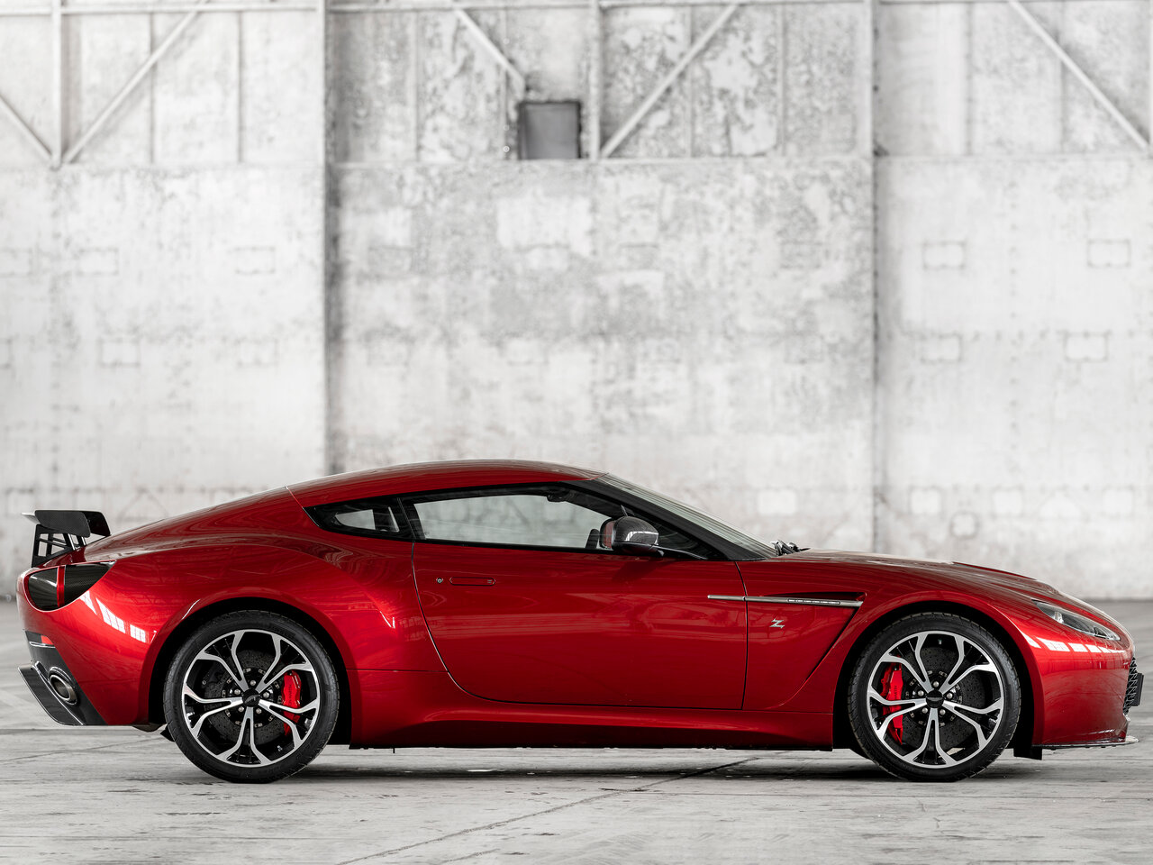Aston Martin V12 Zagato Купе
