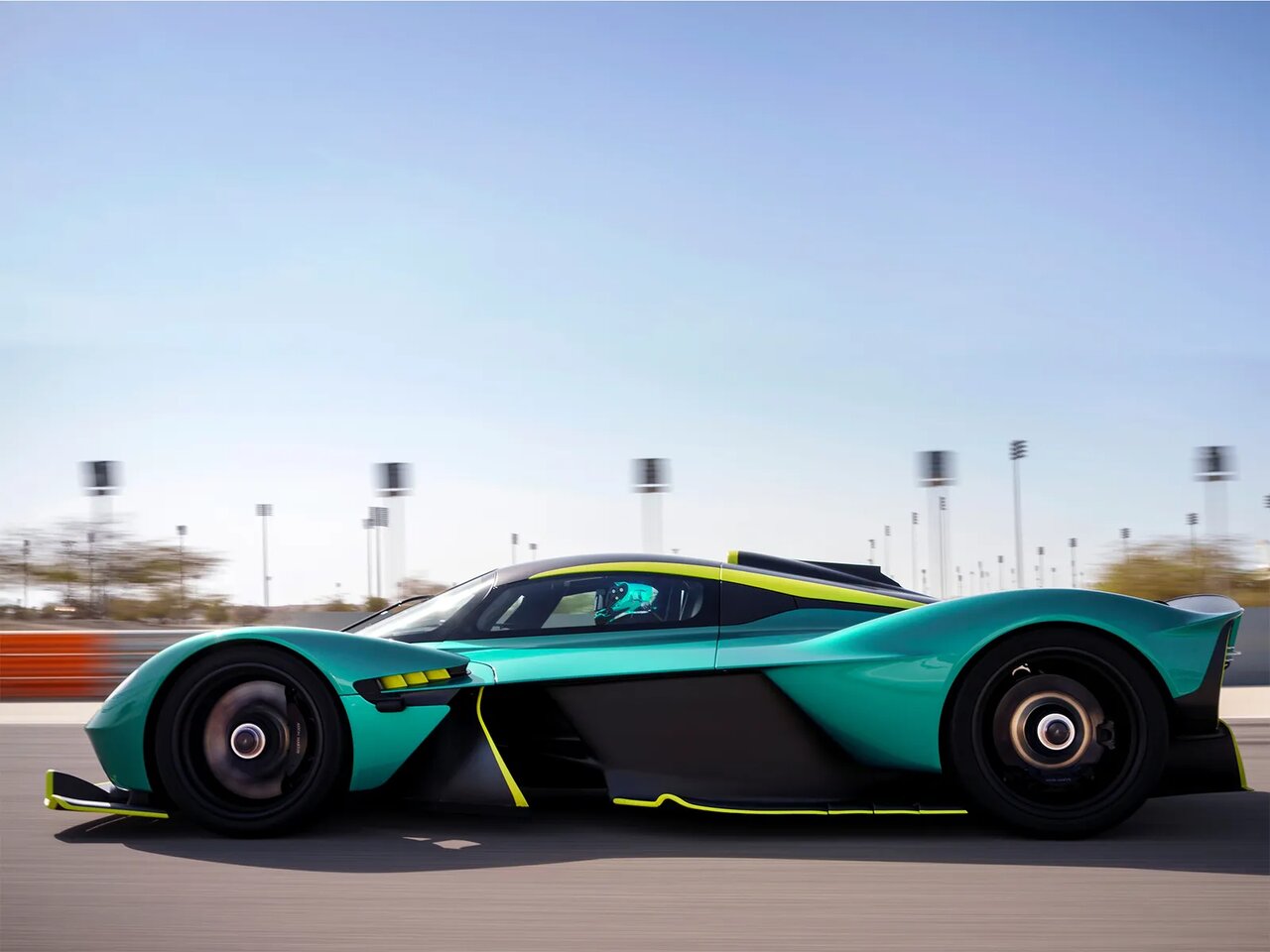 Aston Martin Valkyrie 2021 – 2024