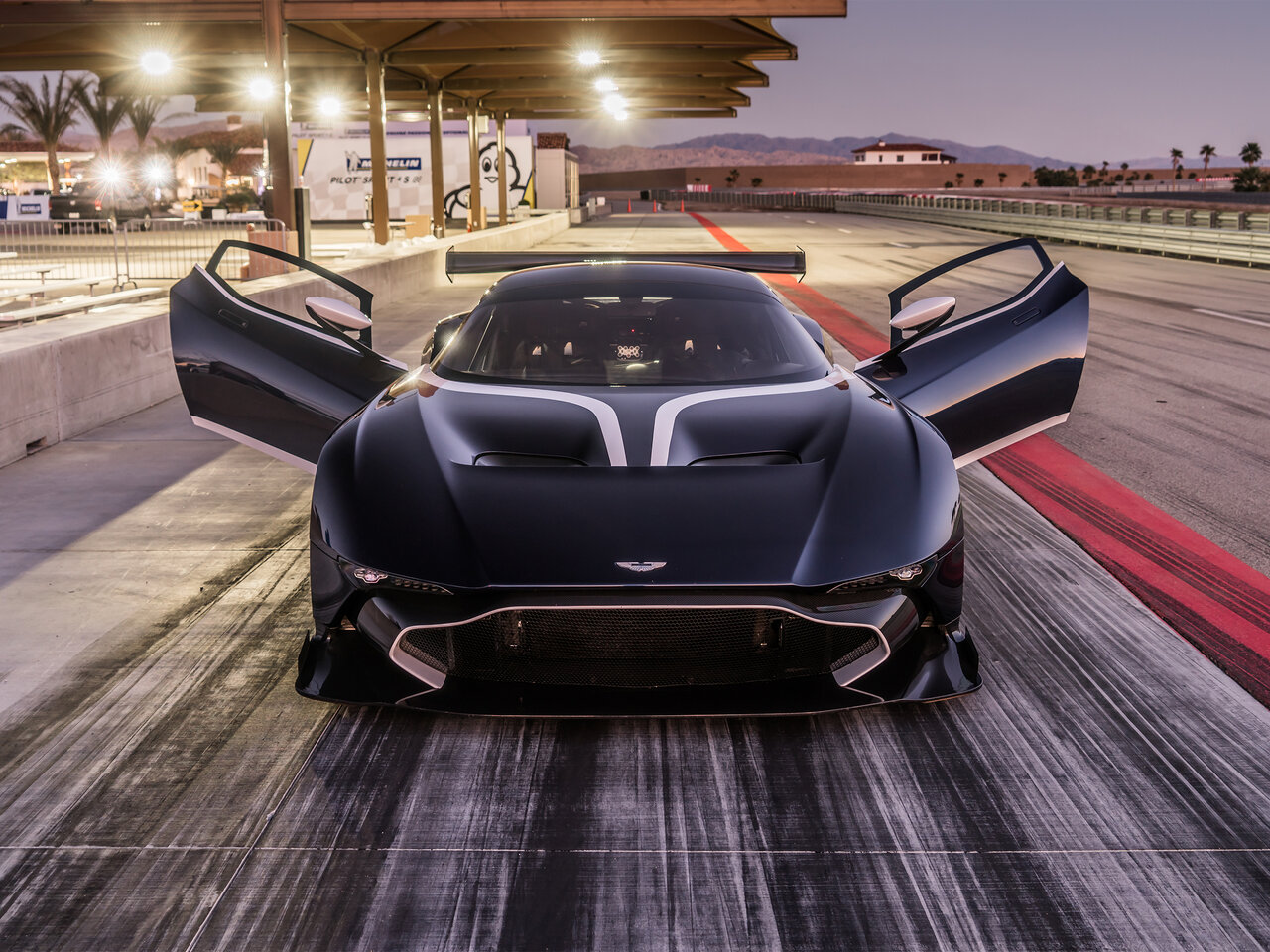 Aston Martin Vulcan Купе