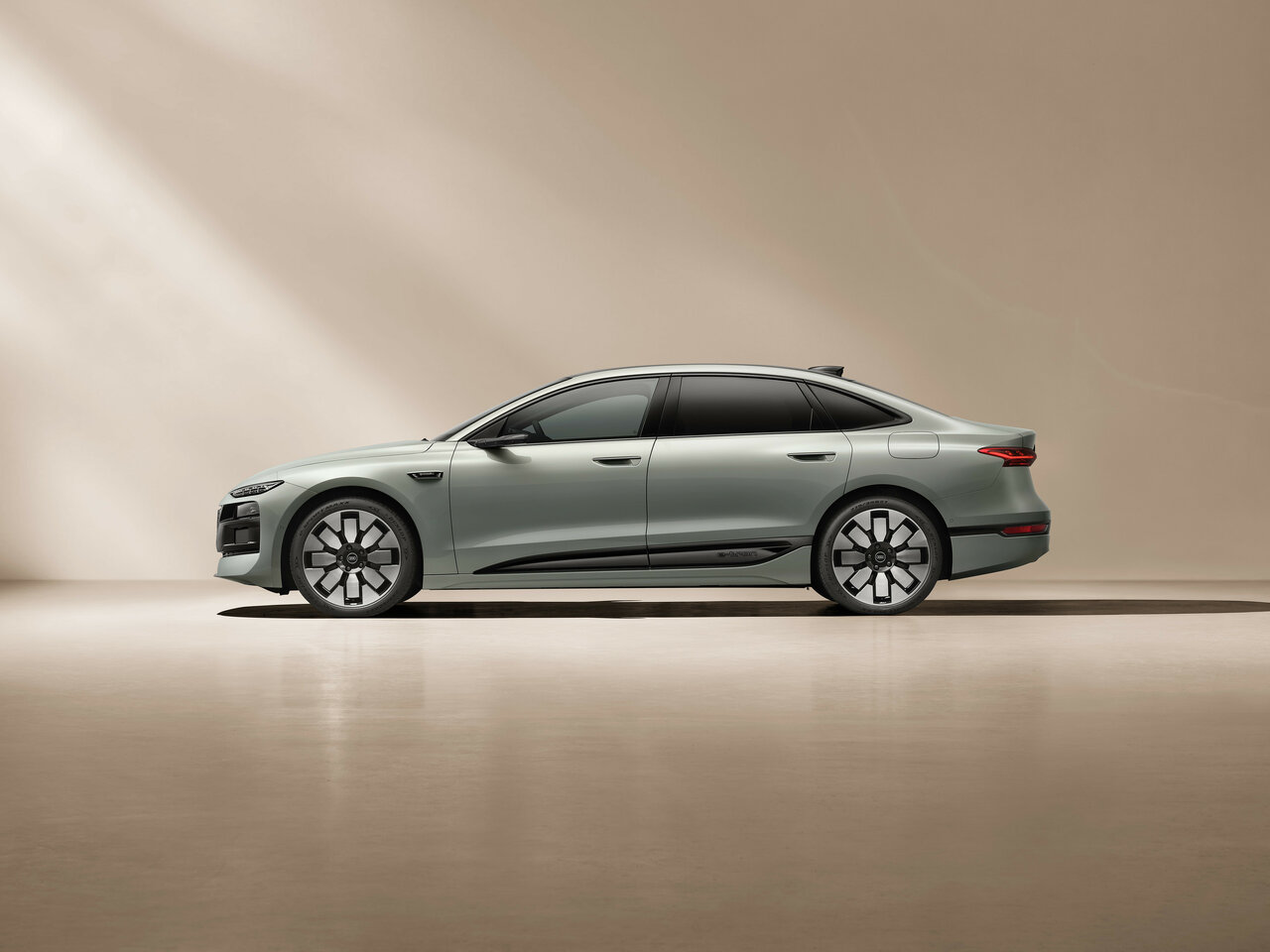 Audi A6 e-tron c 2024 года