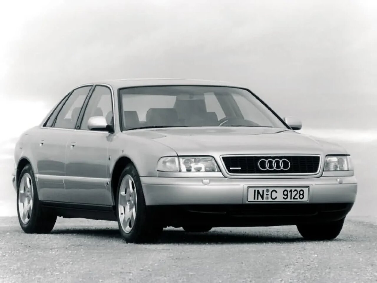 Audi A8 I (D2)