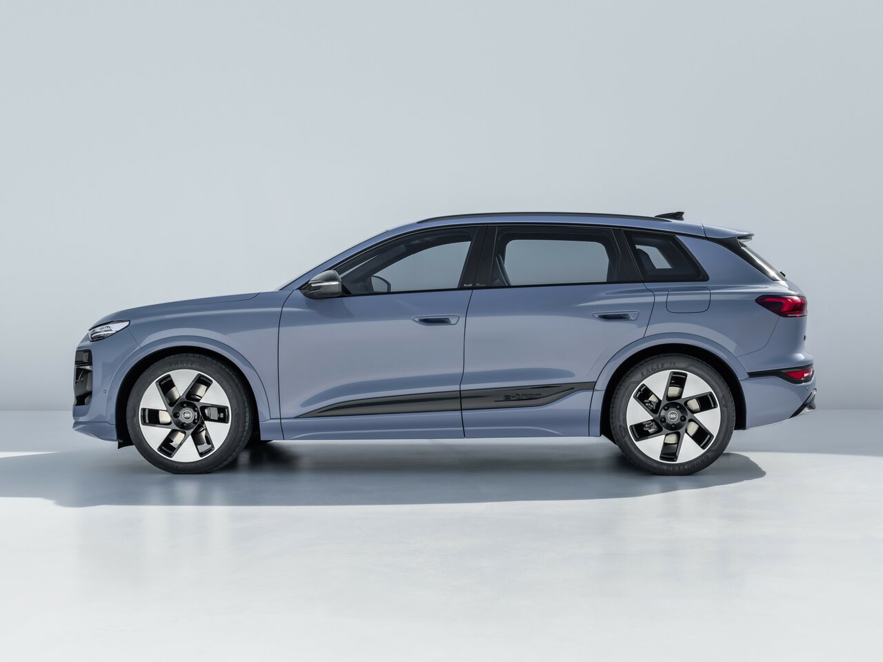 Audi Q6 e-tron c 2024 года