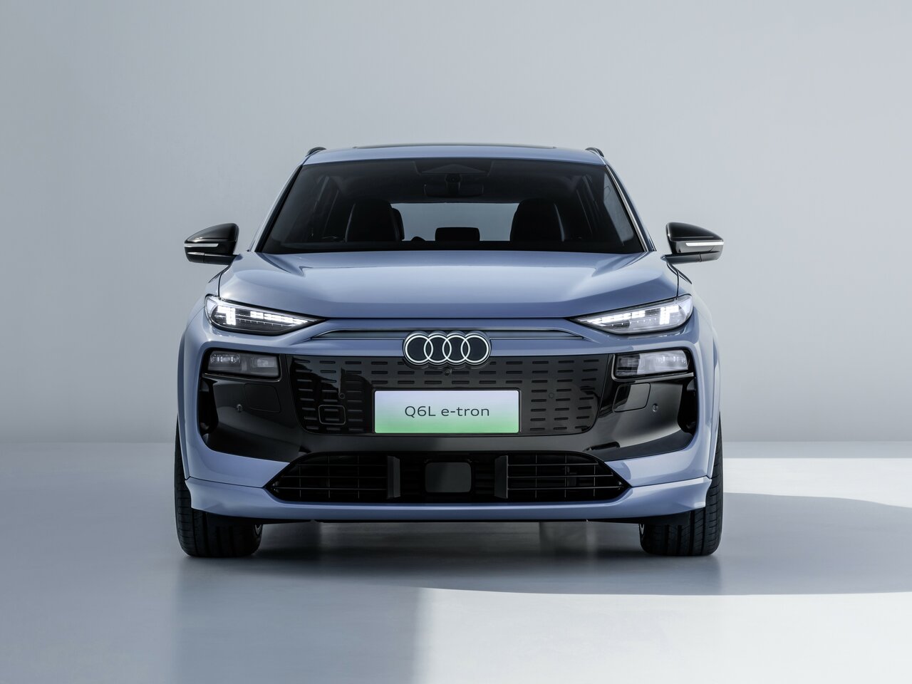 Audi Q6 e-tron c 2024 года