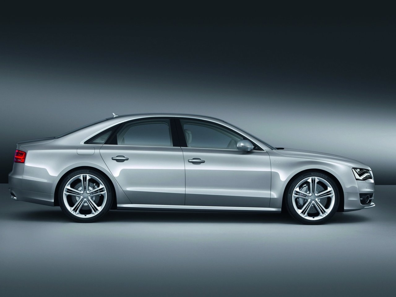 Audi S8 III (D4)