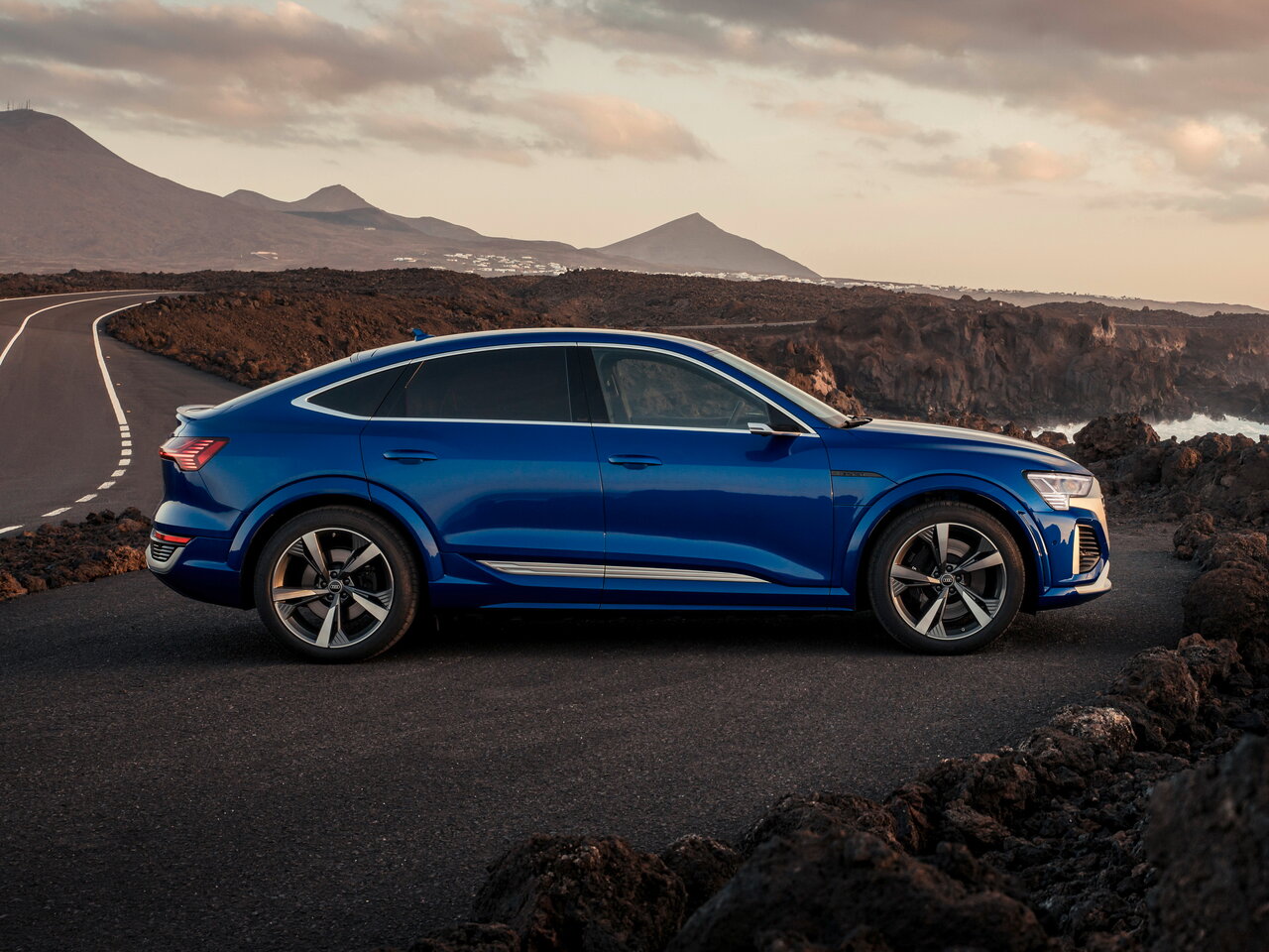 Audi SQ8 Sportback e-tron Внедорожник 5 дв.