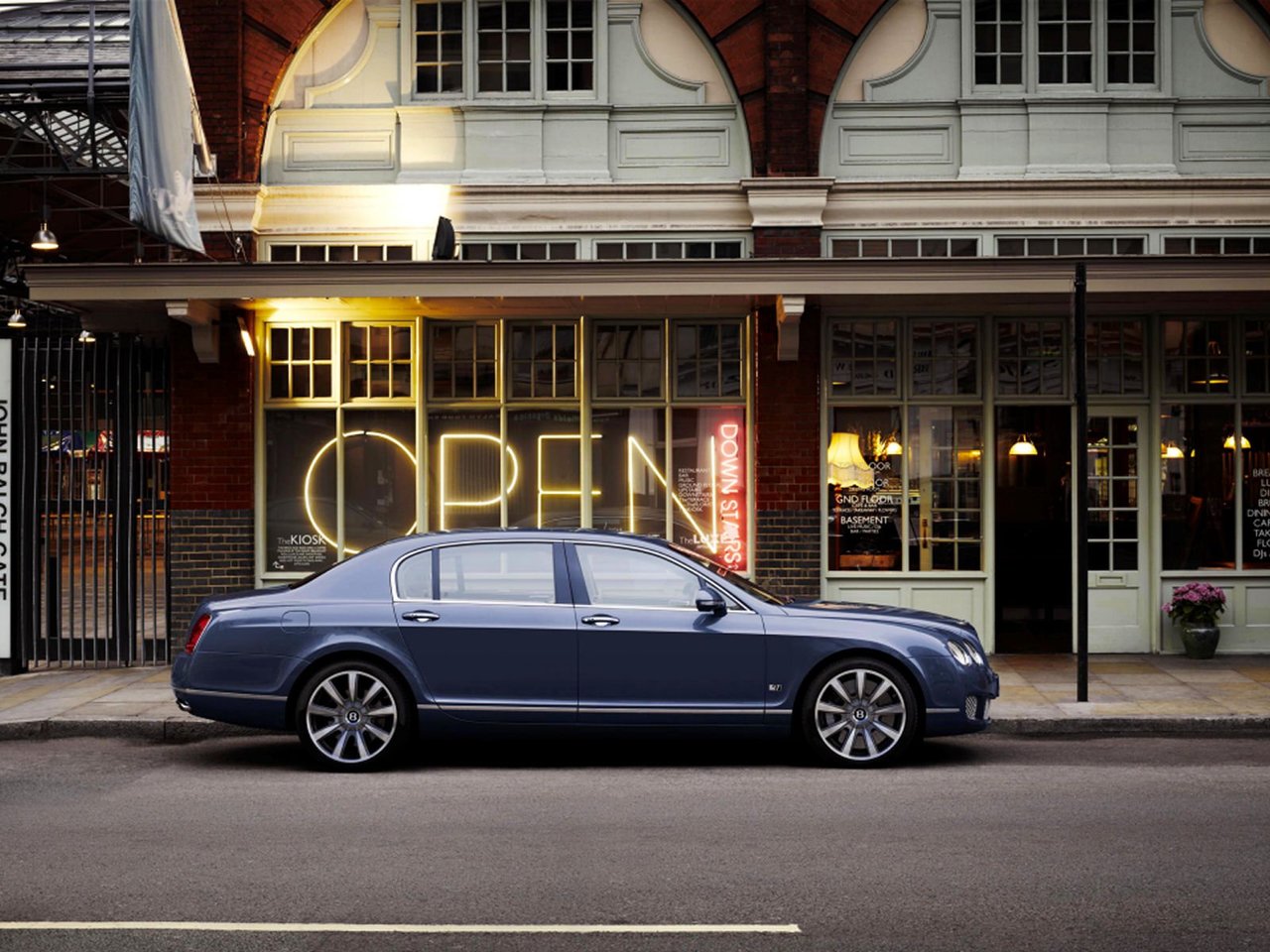 Bentley Continental Flying Spur Седан