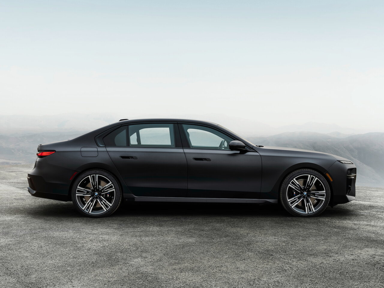 BMW 7 серии VII (G70)