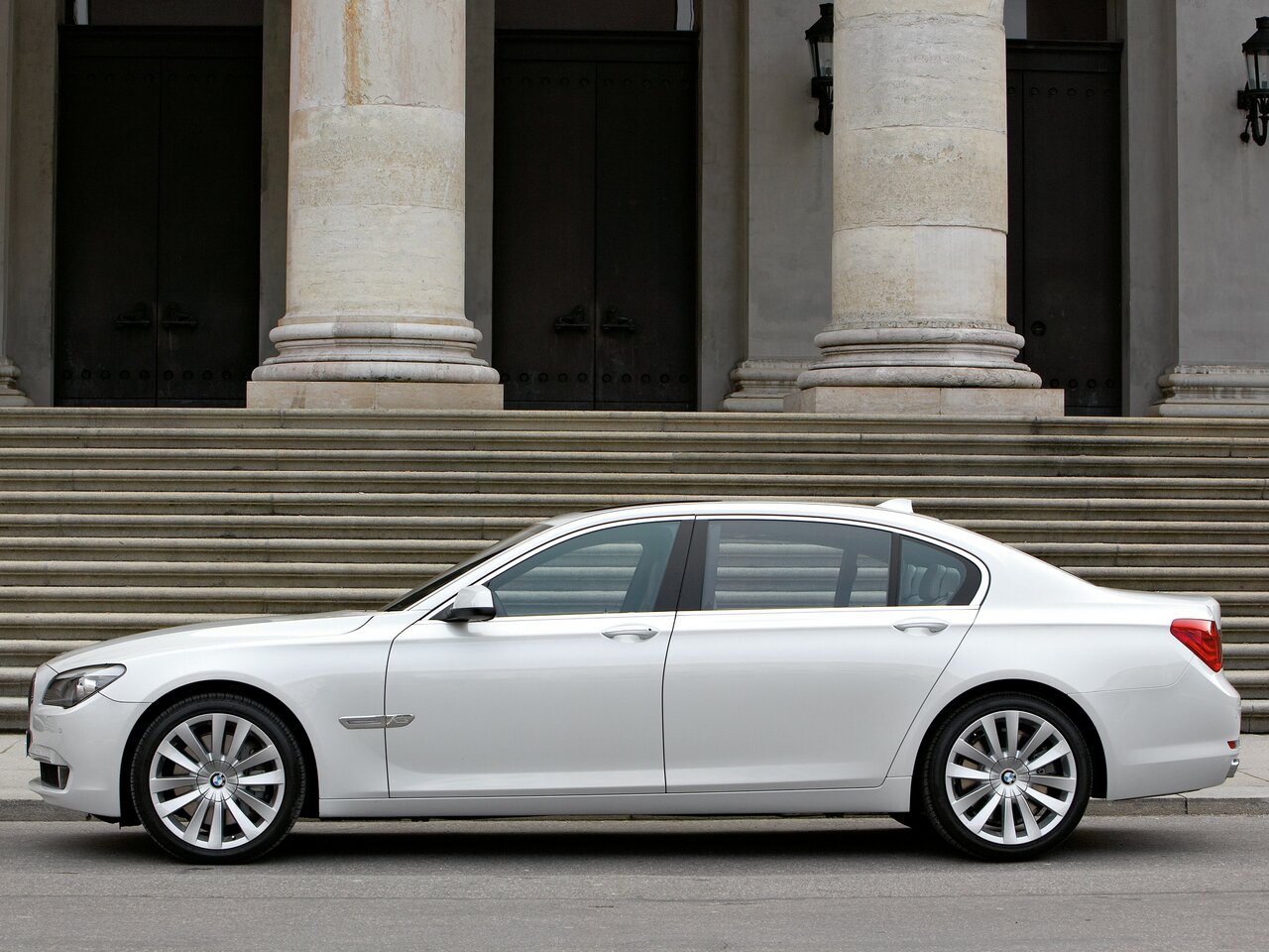 BMW 7 серии V (F01/F02/F04)