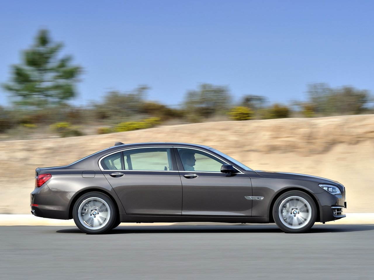 BMW 7 серии V (F01/F02/F04) Рестайлинг