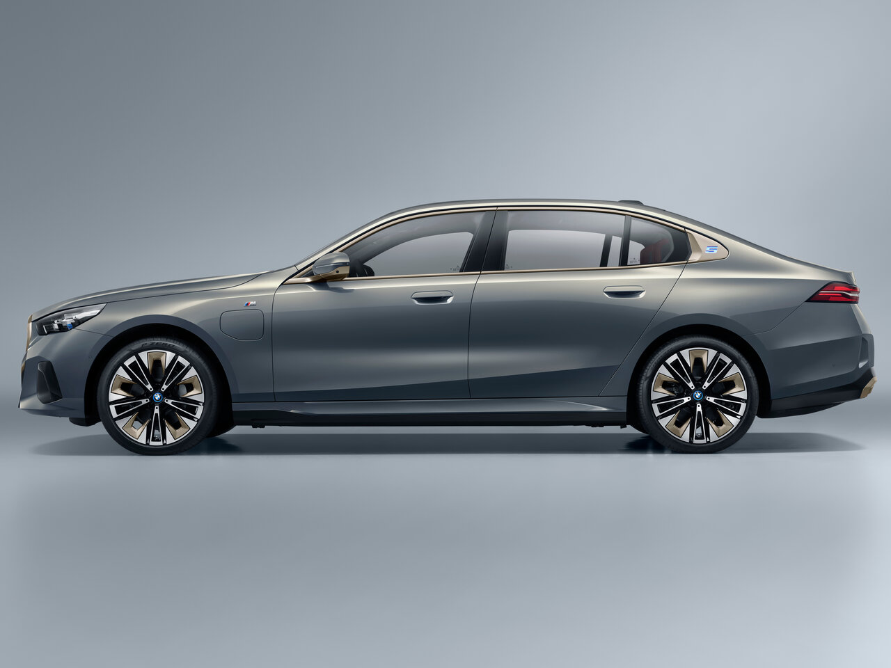 BMW i5 c 2023 года