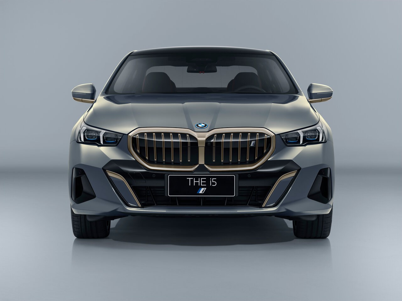 BMW i5 c 2023 года