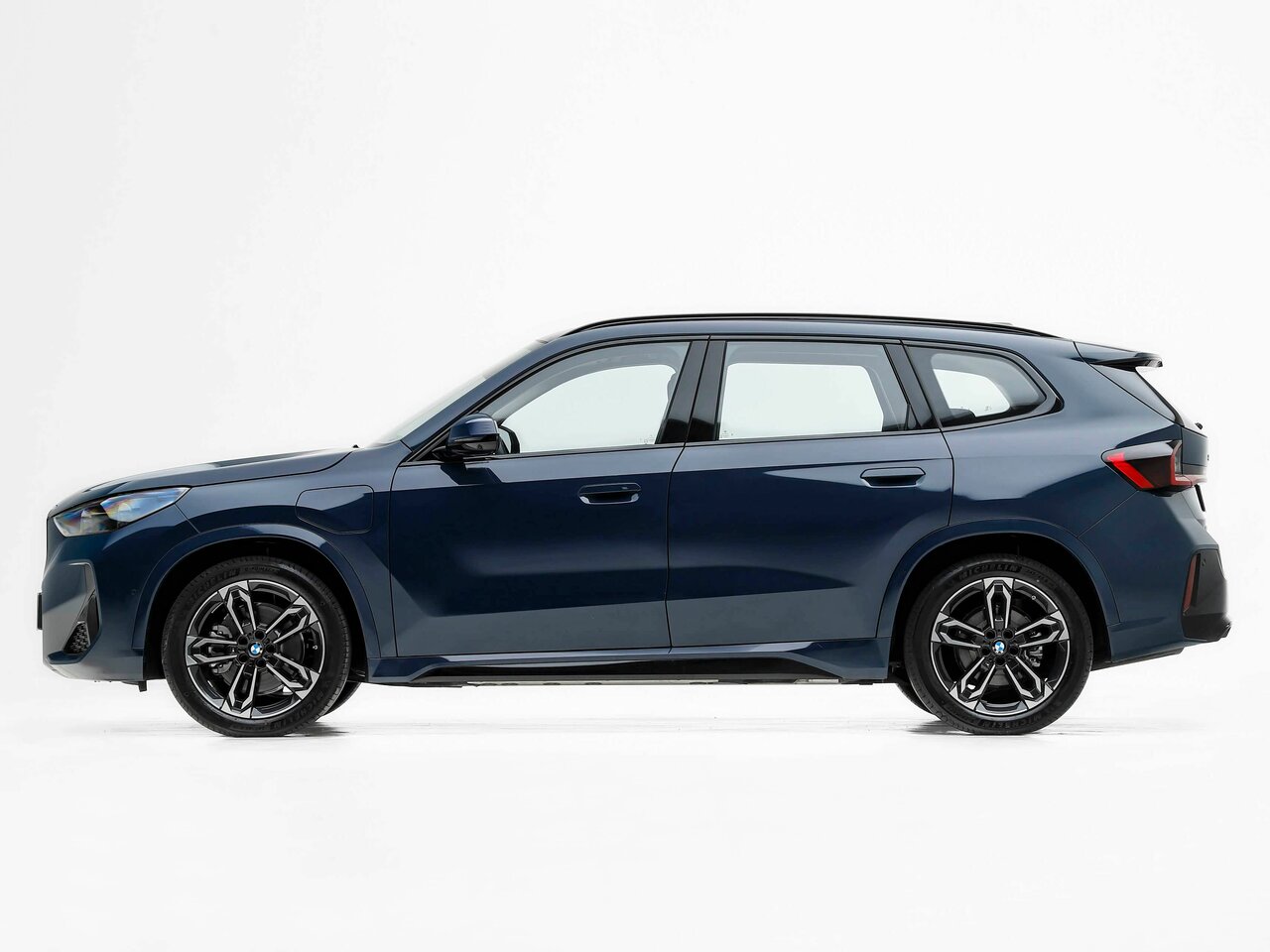 BMW iX1 c 2022 года