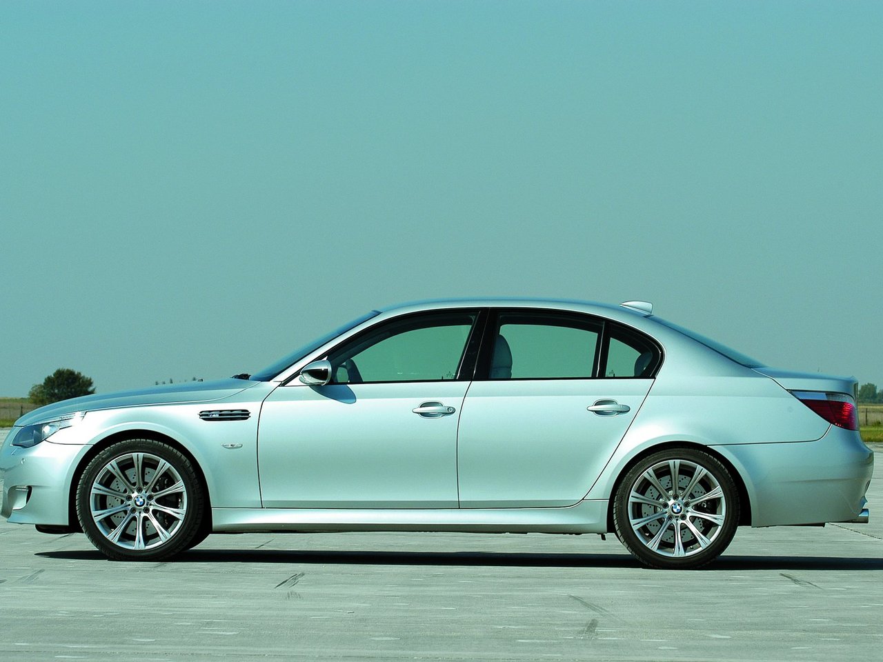BMW M5 IV (E60/E61)