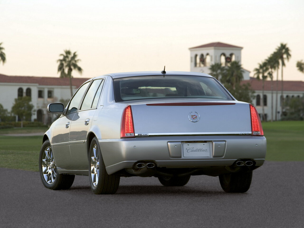 Cadillac DTS Седан
