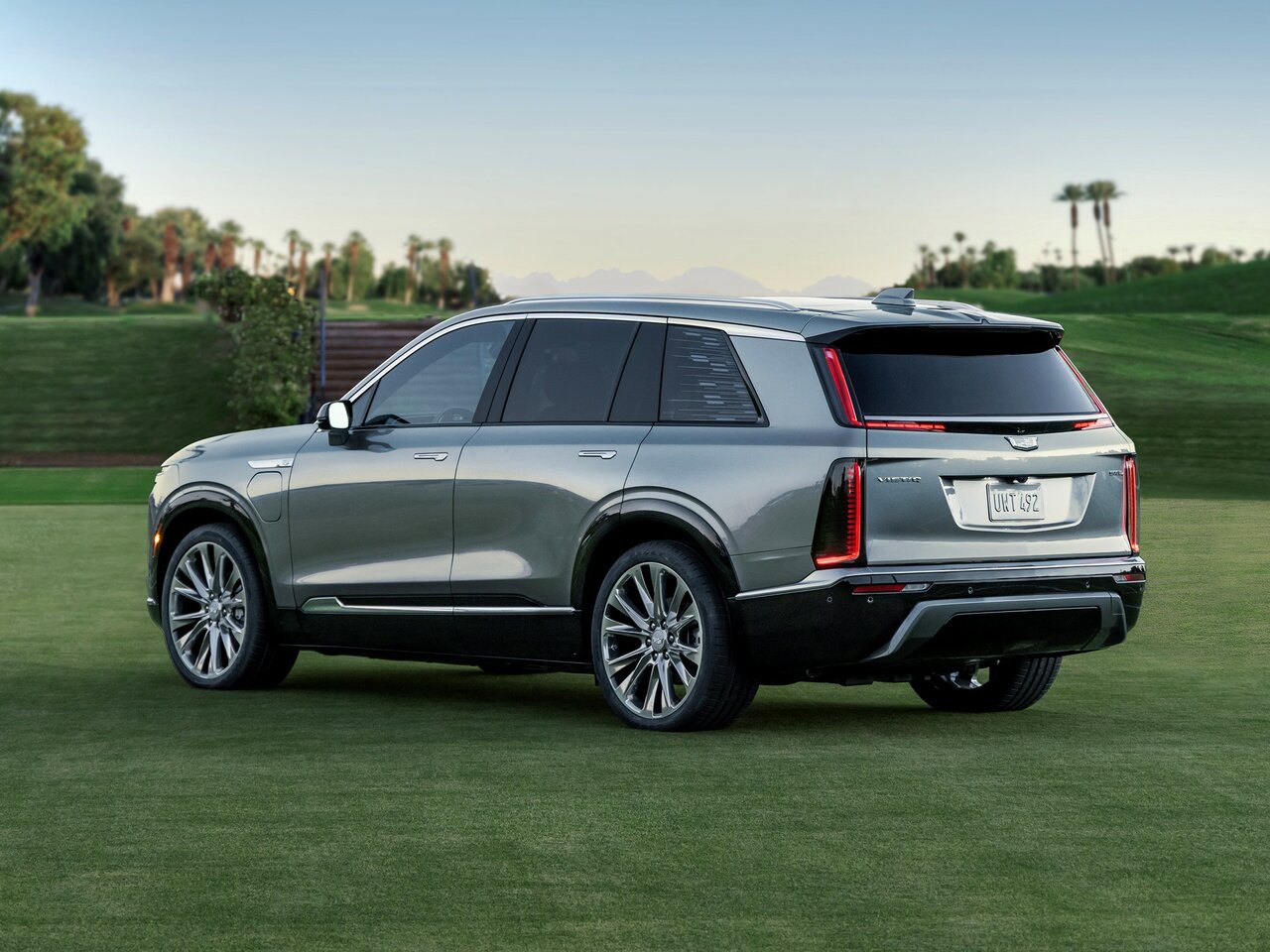 Cadillac Vistiq Внедорожник 5 дв.
