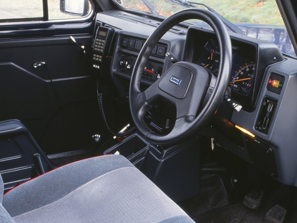 Carbodies FX4 Седан