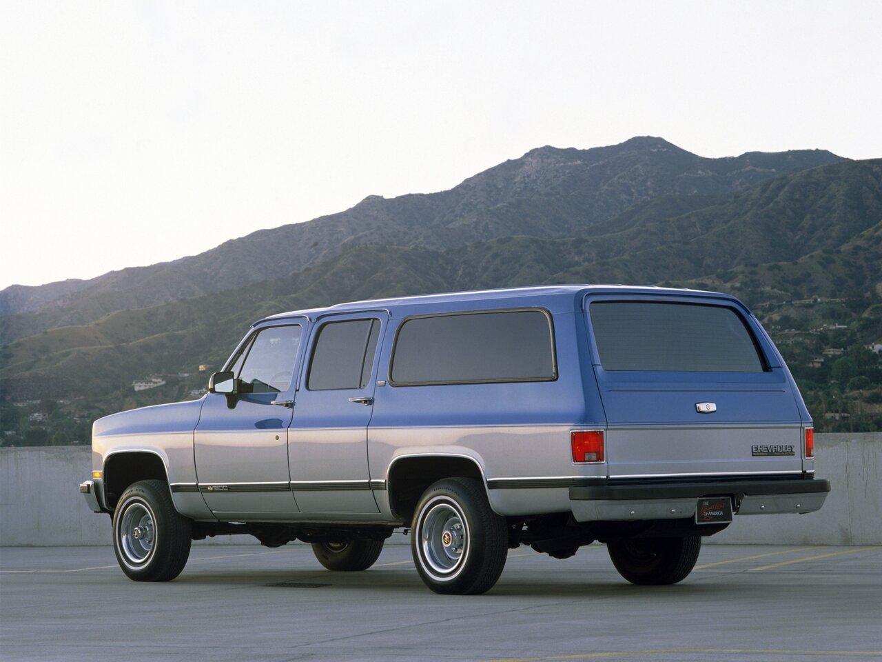 Chevrolet Suburban VII