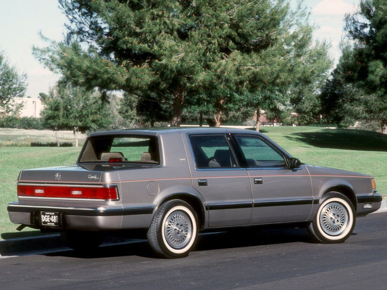Chrysler Dynasty Седан
