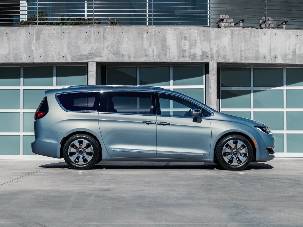 Chrysler Pacifica RU