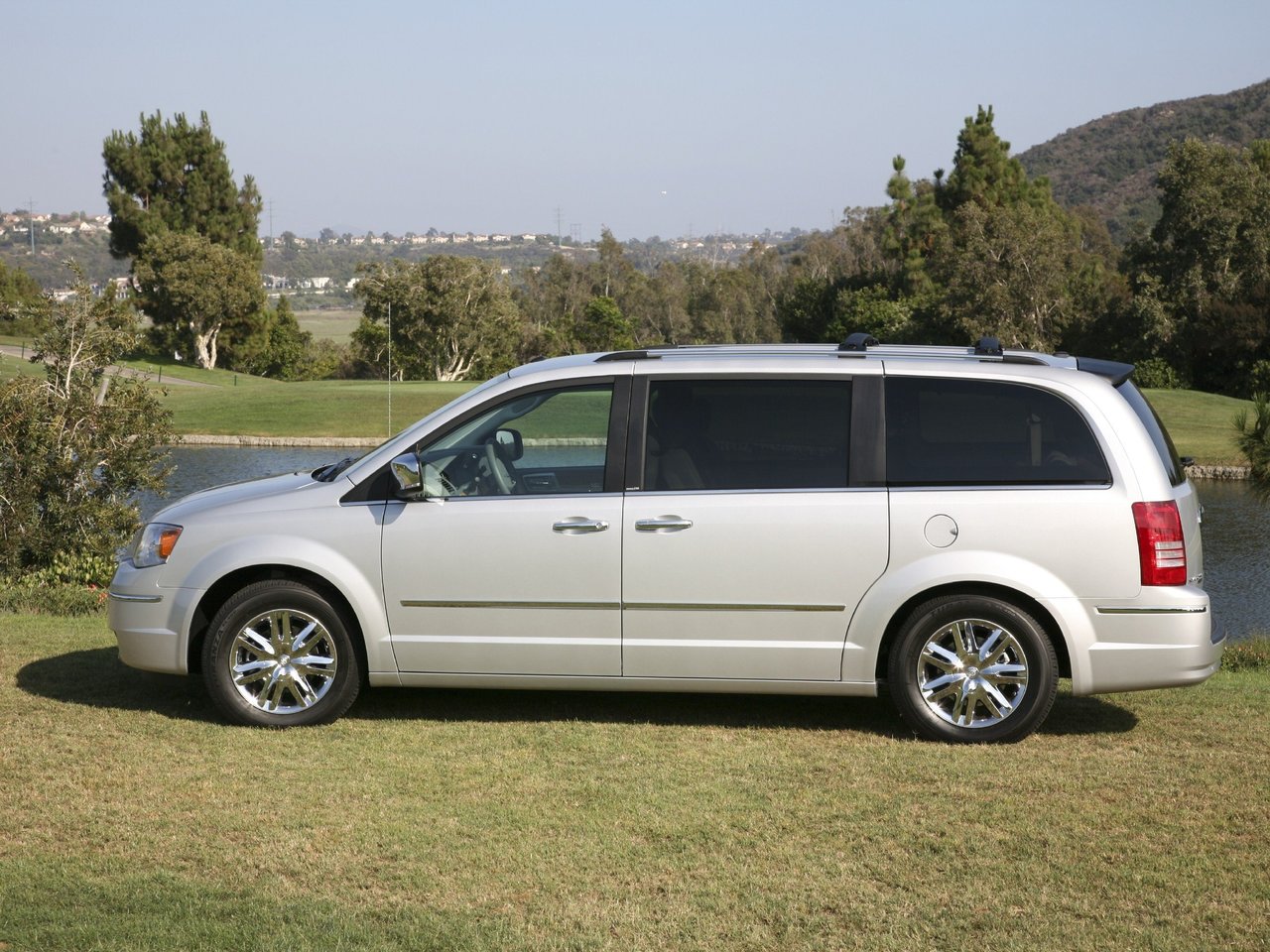 Chrysler Town &amp; Country V