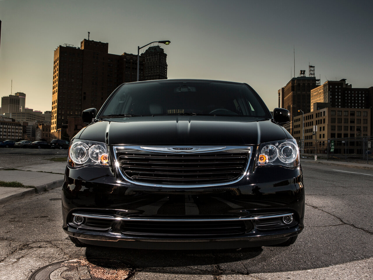 Chrysler Town &amp; Country V Рестайлинг