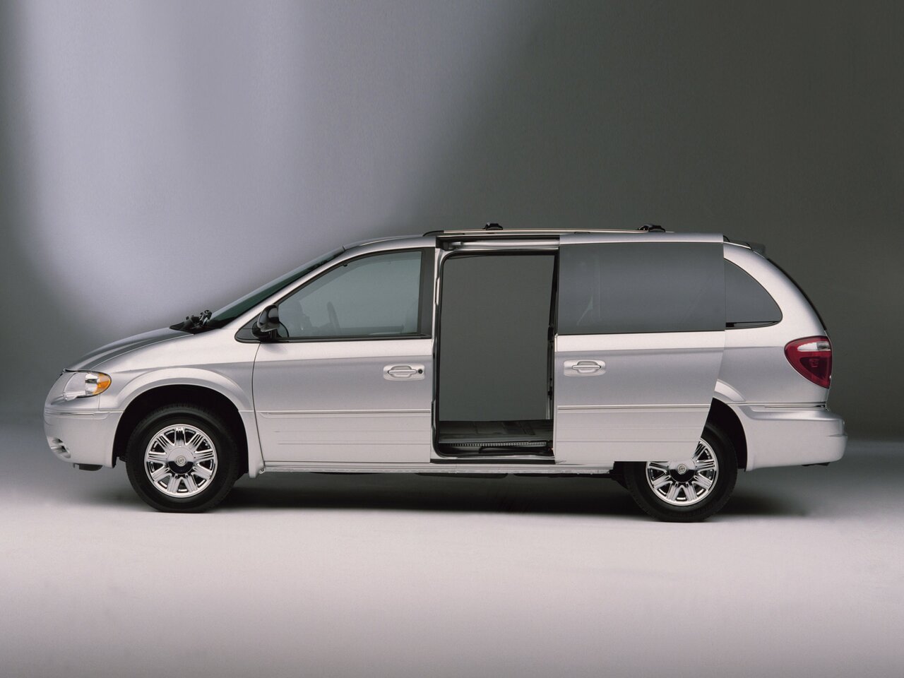 Chrysler Town &amp; Country IV Рестайлинг