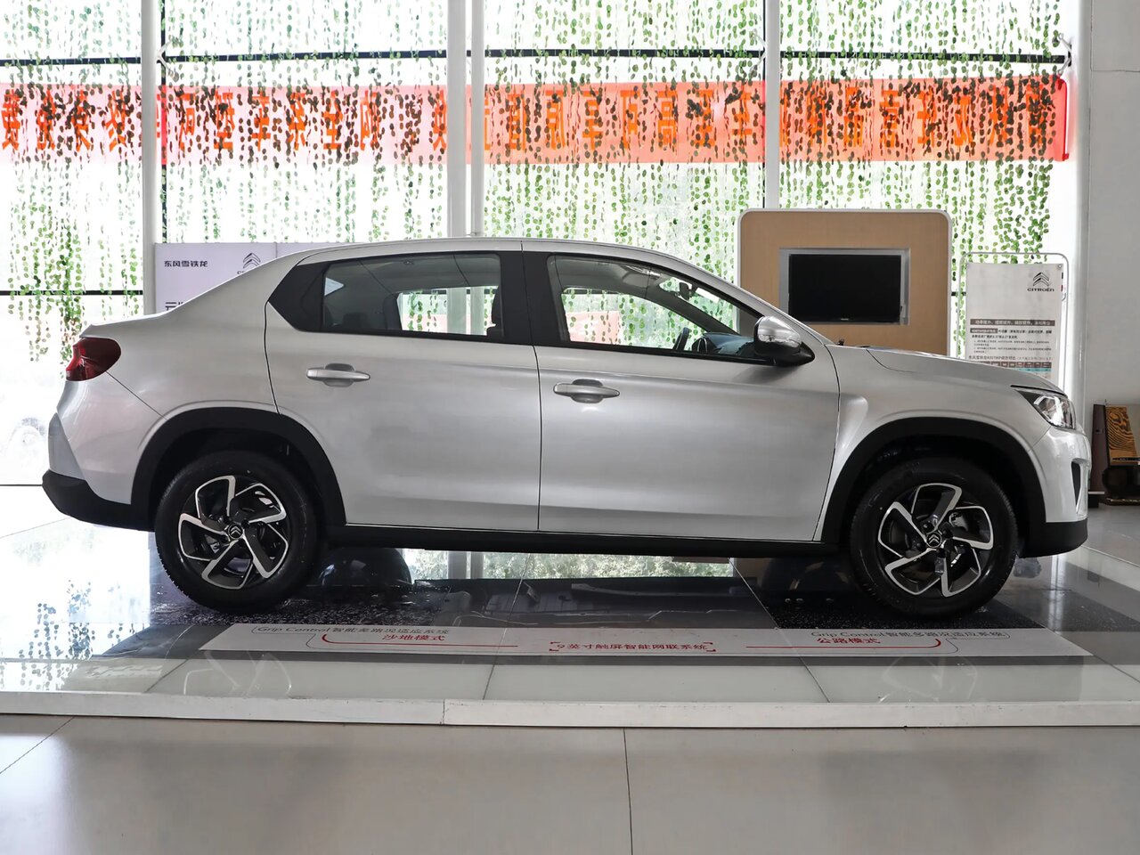 Citroen C3L Седан