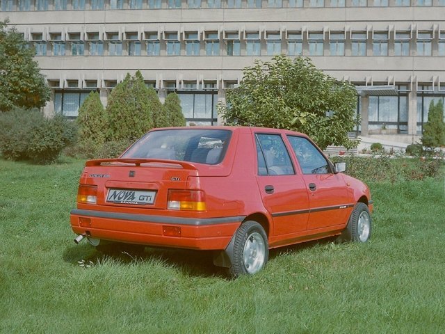 Dacia Nova Лифтбек