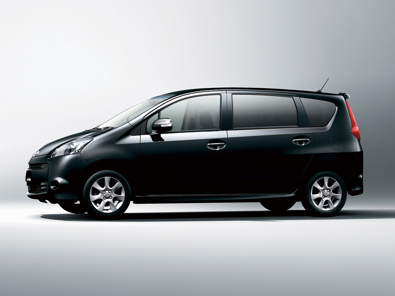 Daihatsu Boon Luminas Компактвэн
