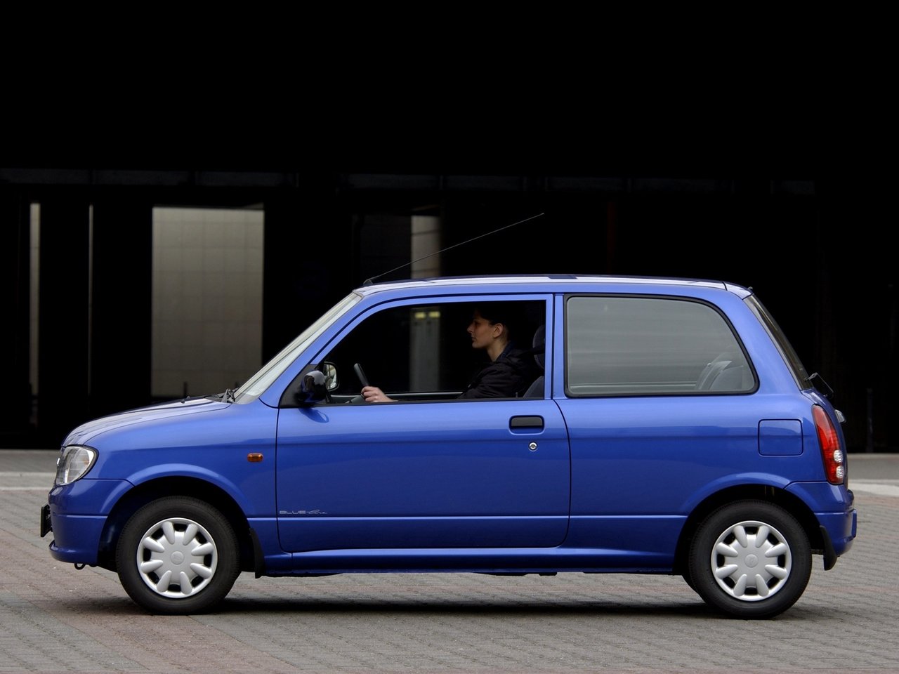 Daihatsu Cuore V (L700)