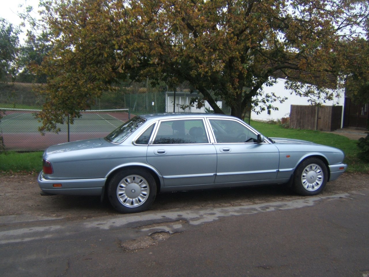 Daimler X300 Седан