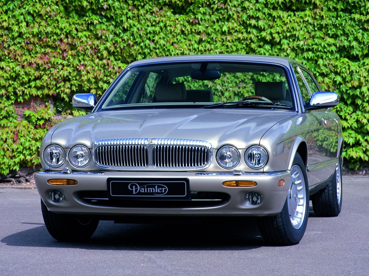 Daimler X308 Седан