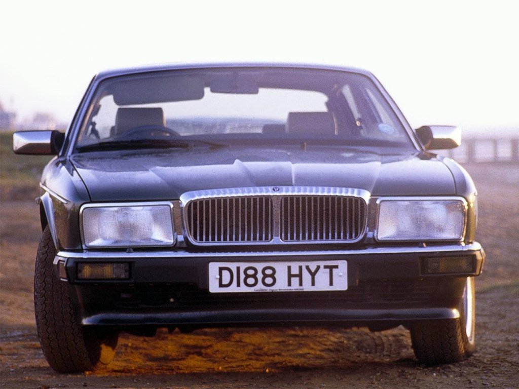 Daimler XJ40 Седан