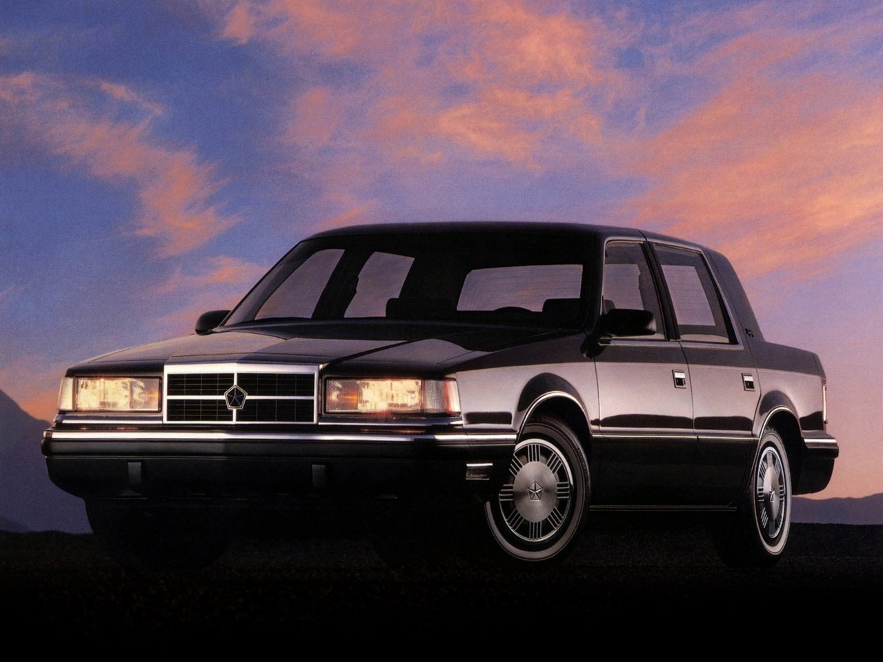 Dodge Dynasty Седан