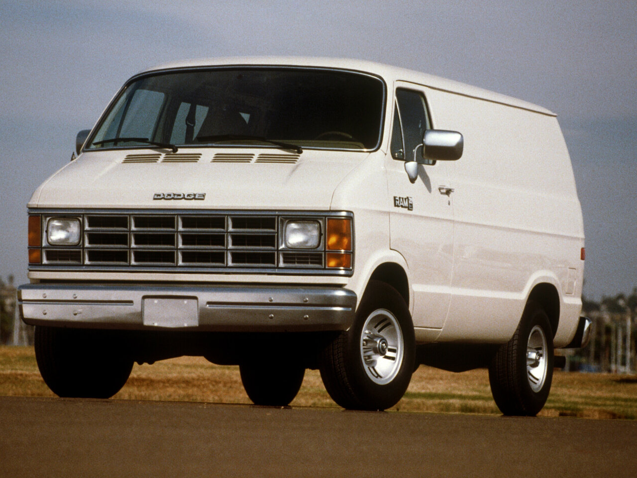 Dodge RAM Van II