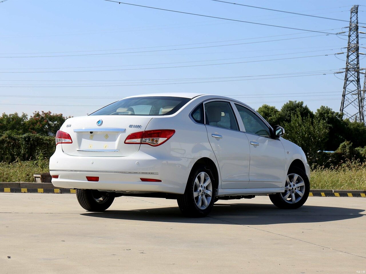Dongfeng E11K Седан