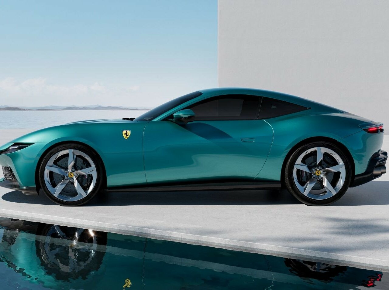 Ferrari Amalfi c 2025 года