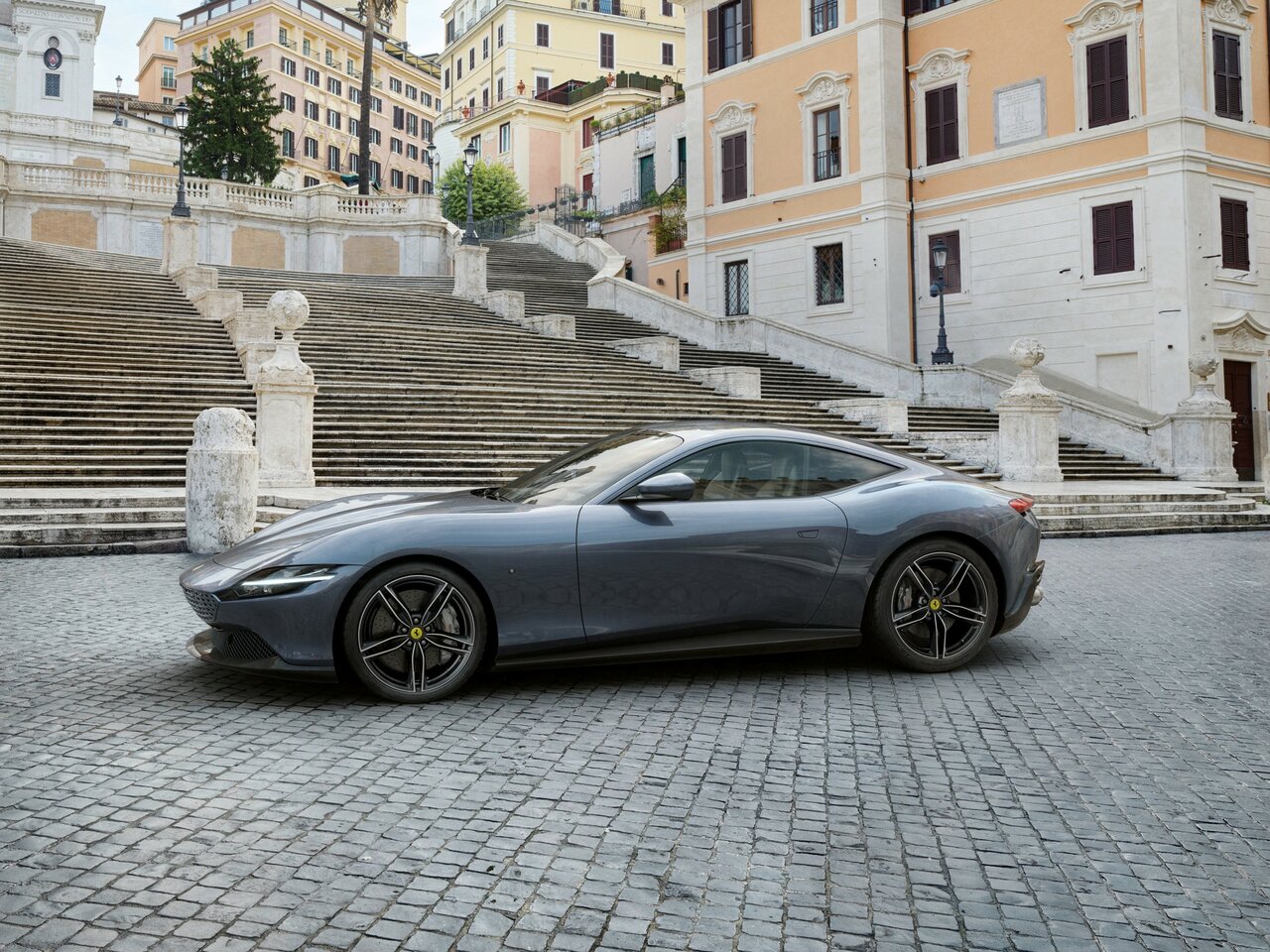 Ferrari Roma c 2020 года