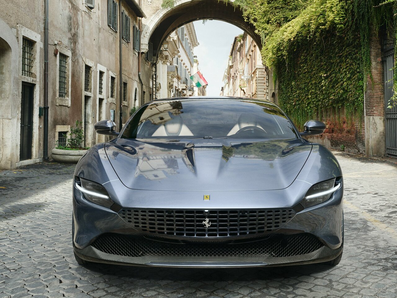 Ferrari Roma c 2020 года