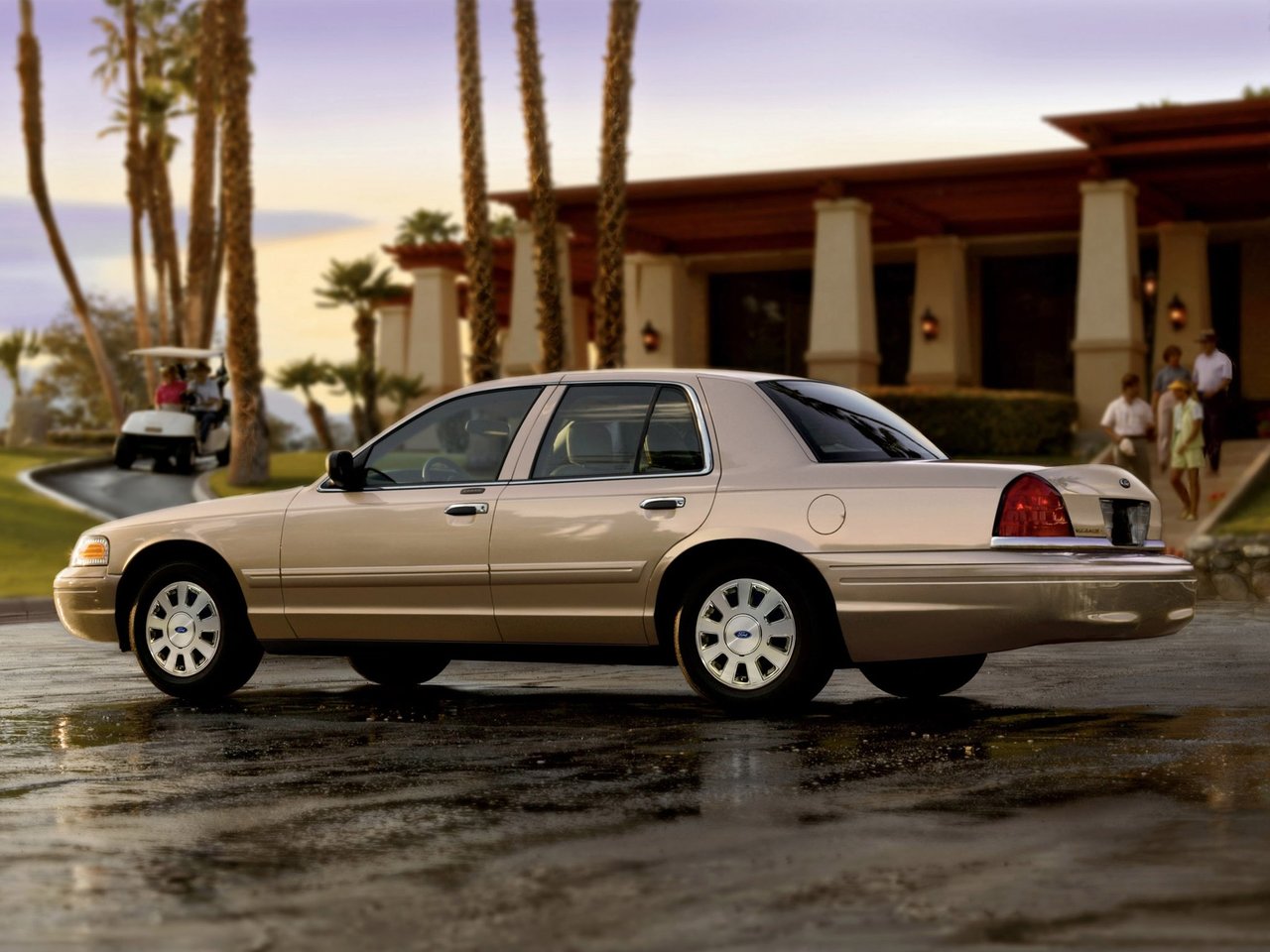 Ford Crown Victoria II