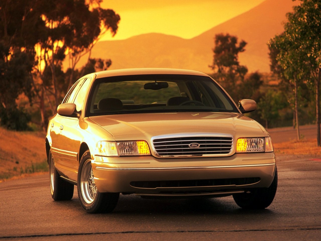 Ford Crown Victoria II